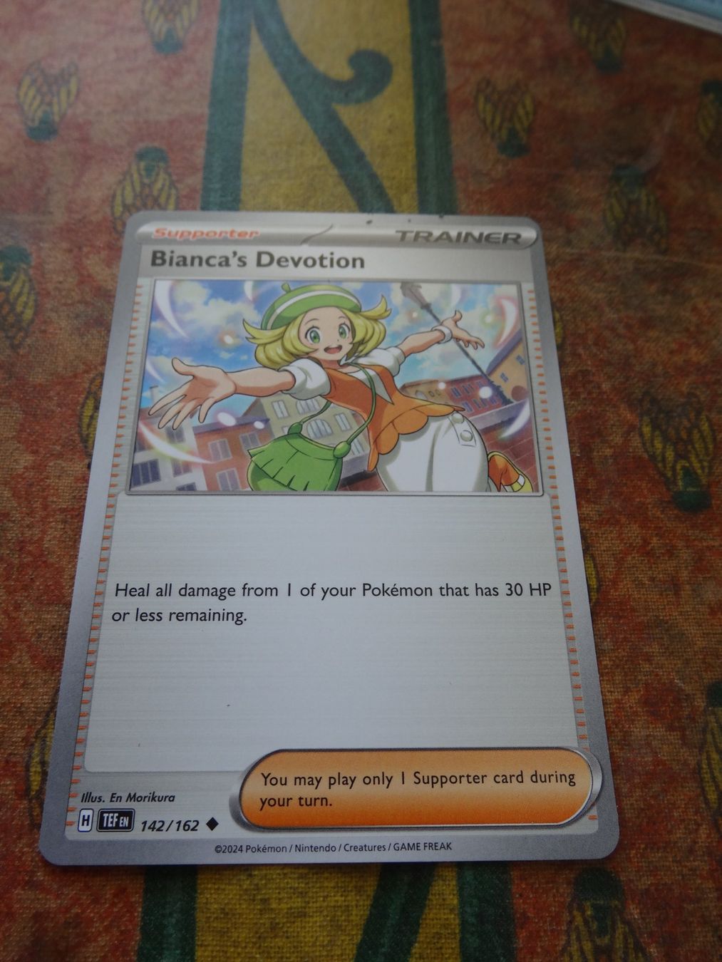 Pokémon Carte collezionabili: POKEMON  Bianca's devotion  H  TEF EN  142/162 TRAINER  2024 – Usato da Romanel-sur-Lausanne venduto da Swift13