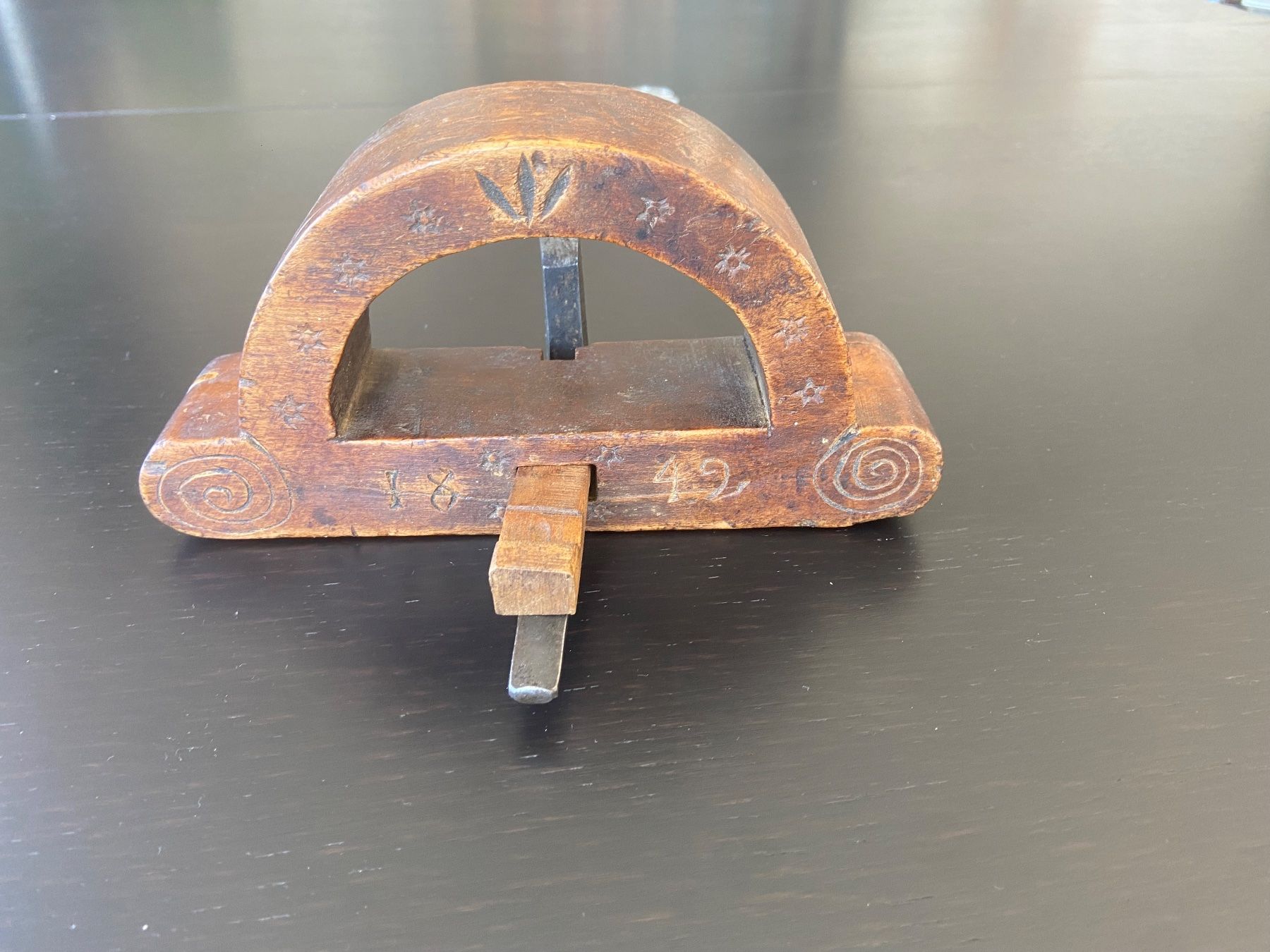 Tutti gli attrezzi: Antiker Nuten-Hobel v 1842 – Usato da Meilen venduto da rowland534