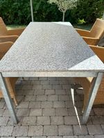 Granit-Gartentisch