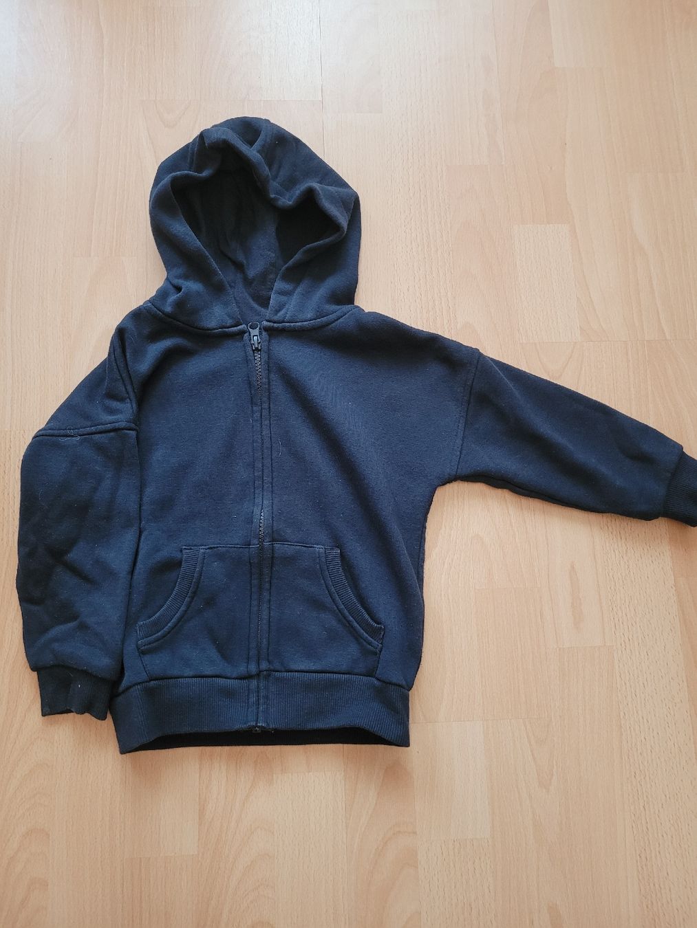 Pulls et sweat-shirts: Jäggli gr. 104 – D'occasion à Inwil par Flower2325