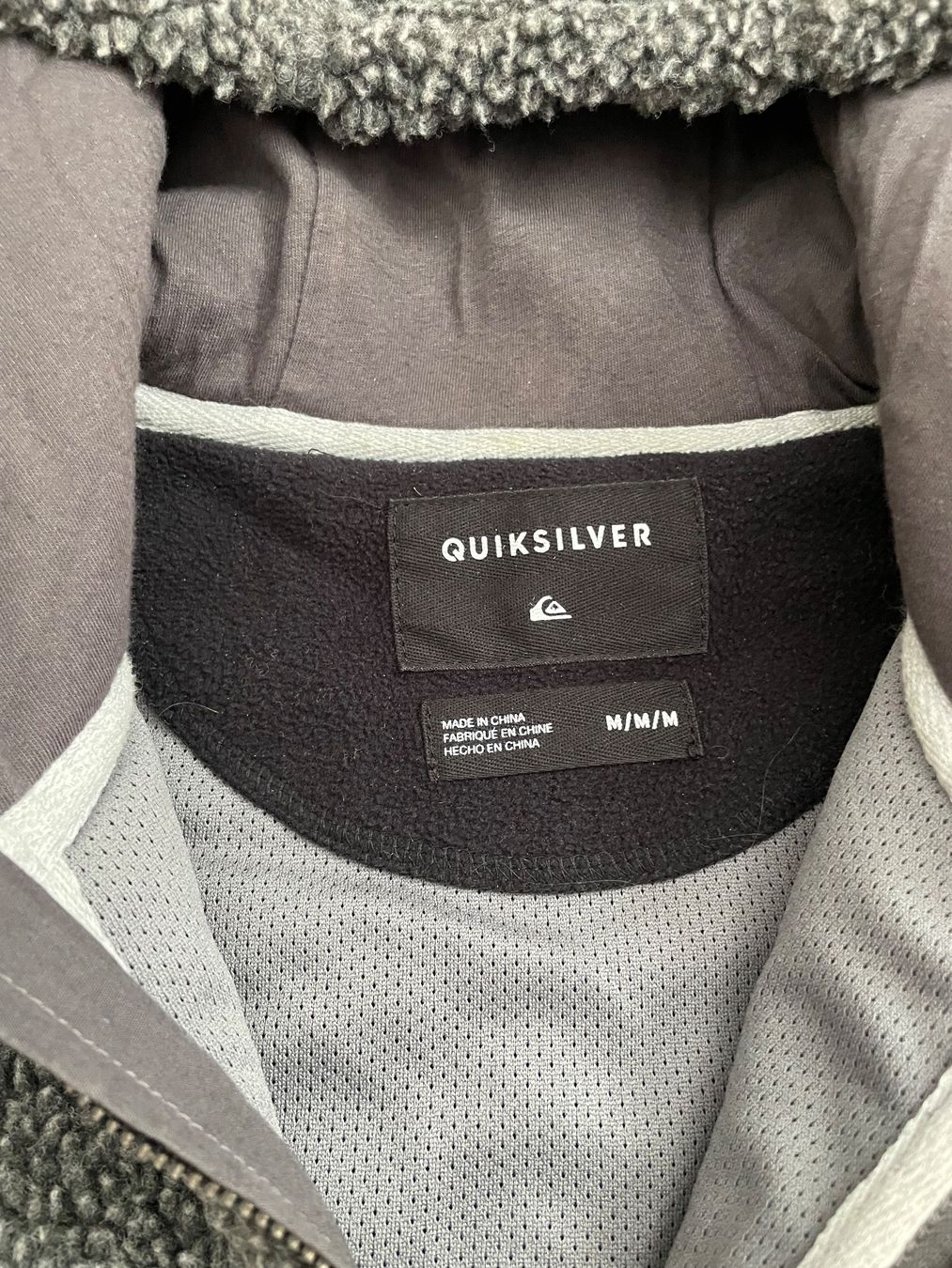 Quiksilver Giacche: Quiksilver Fleece Pullover mit Kapuze, Grau, Grösse M – Usato da Winterthur venduto da Anemone55 3