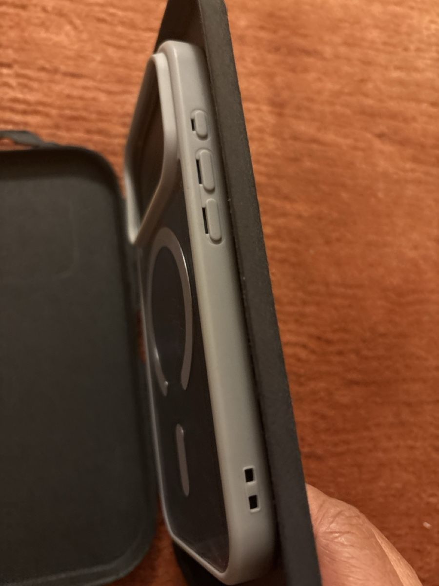 Cover & Protezioni schermo: Housse pour iPhone 17 pro taupe – Nuovo (secondo la descrizione) da Düdingen venduto da Yellow 3
