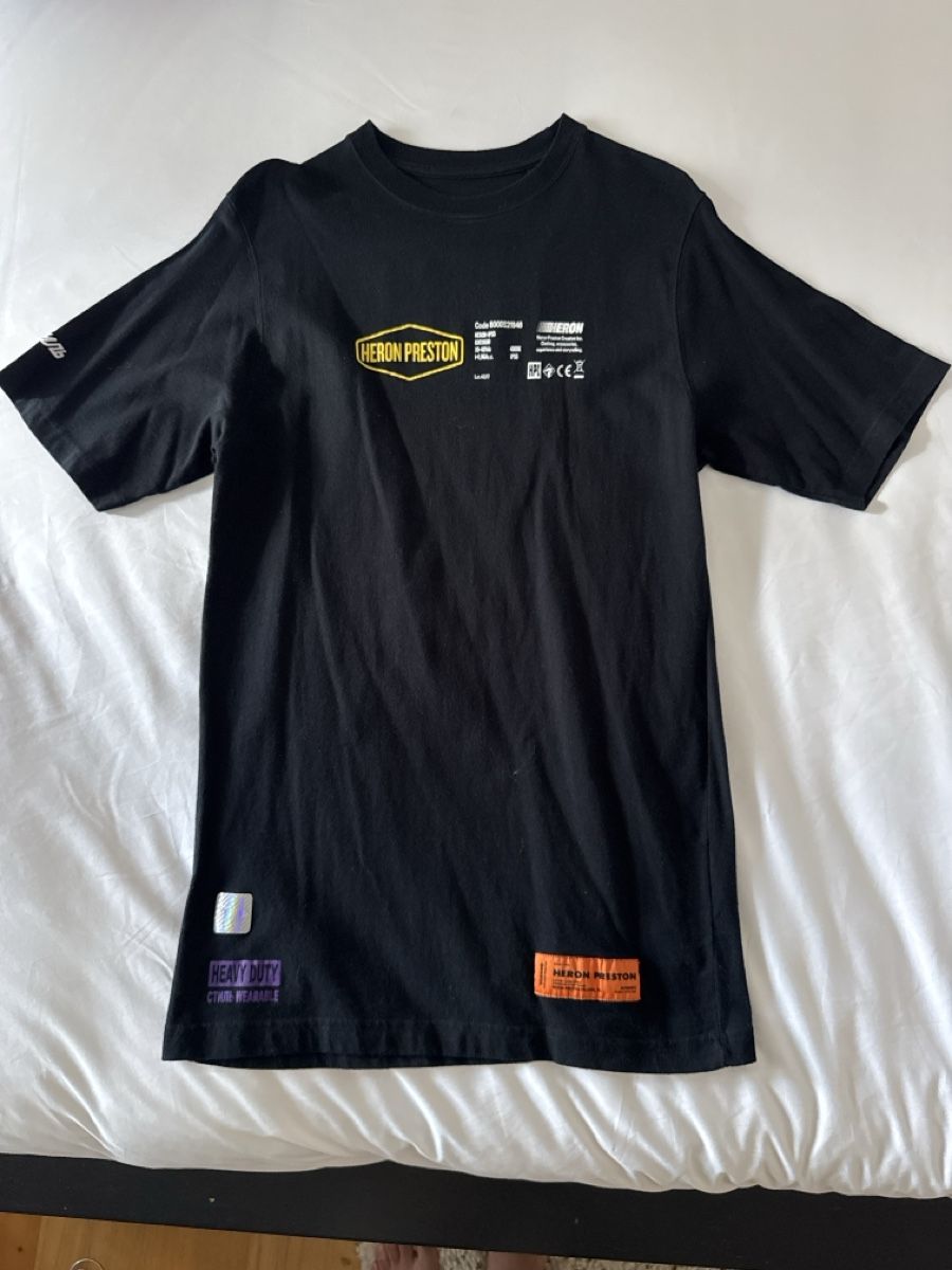T-shirt: HERON PRESTON BLACK T-SHIRT – Usato da Fällanden venduto da PetiteCabinet