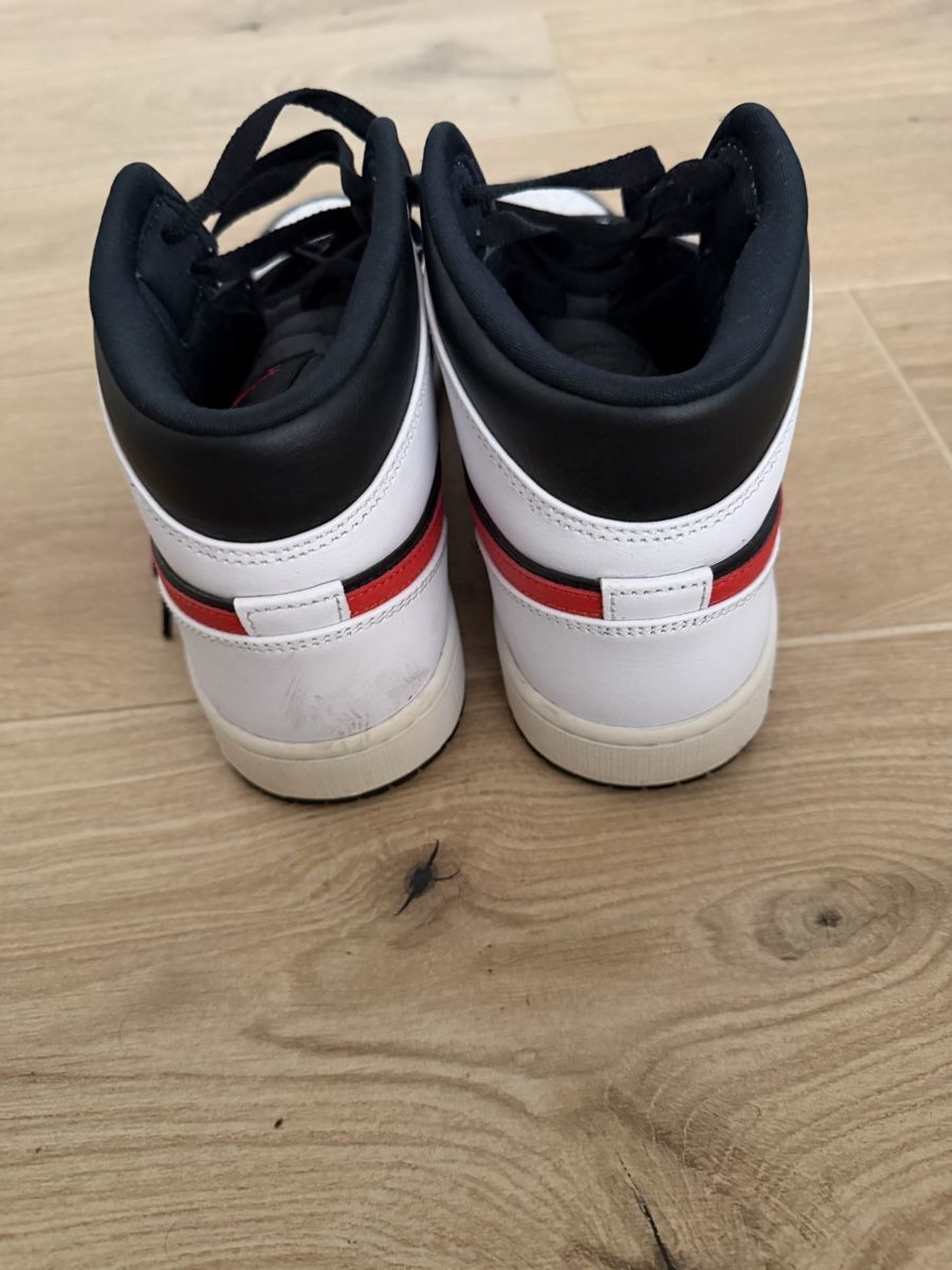 Jordan Chaussures hommes: Jordan 1 Mid Black Chile Red White – D'occasion à Erlenbach ZH par Mattia777 2