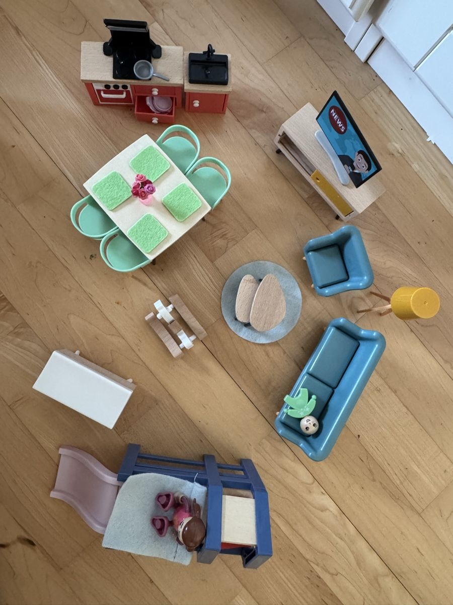 Spielzeuge: Puppenmöbel-Set,  wie neu – Neu (gemäss Beschreibung) aus Basel von mot_2r9g 4
