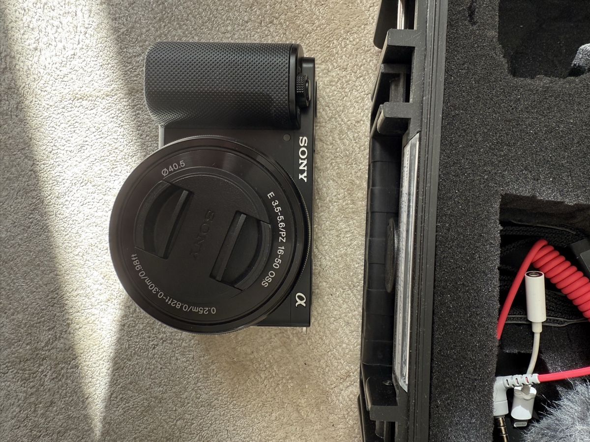Sony Videocamere: Sony ZV-E10 4K Vlogging Set – Usato da Bern venduto da Laufsport3000 1