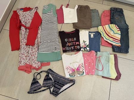 Kleiderpaket Mädchen 122/128 Sommer 19 Teile