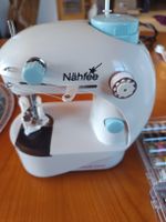 Nähfee reise Nähmaschine mit Füsschen und Garnbox, 