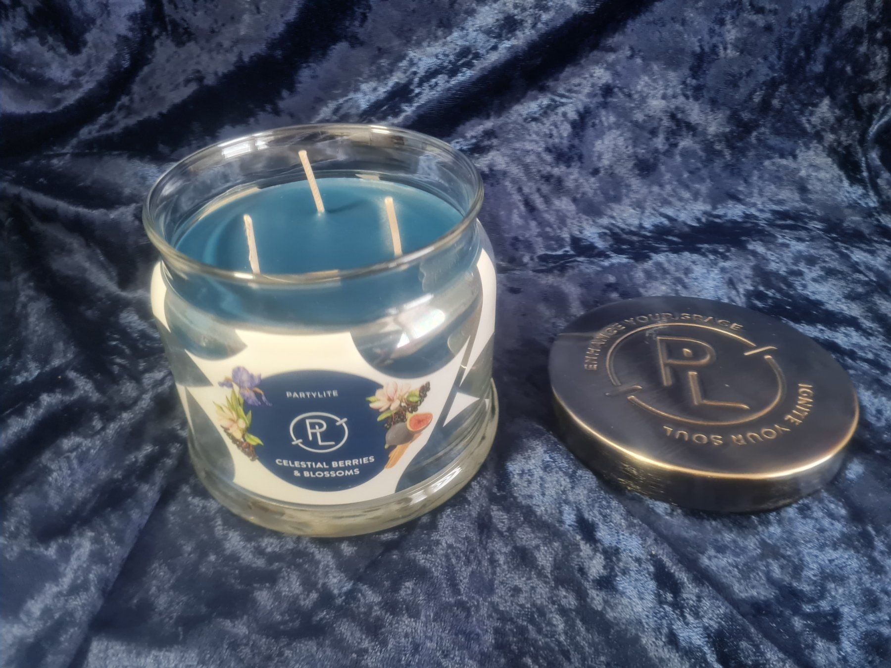 Partylite Candele: PartyLite - 3-Docht-Glas Celestial Berries + Blossoms – Nuovo e nell'imballaggio originale da Othmarsingen venduto da Kleibai