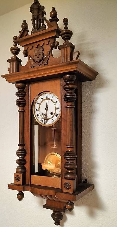 Orologi da terra & Orologi da parete: Regulator mit Schnitzerei Wilhelm Tell mit Schweizer Kreuz – Usato da Steinach venduto da Tsgweh 1