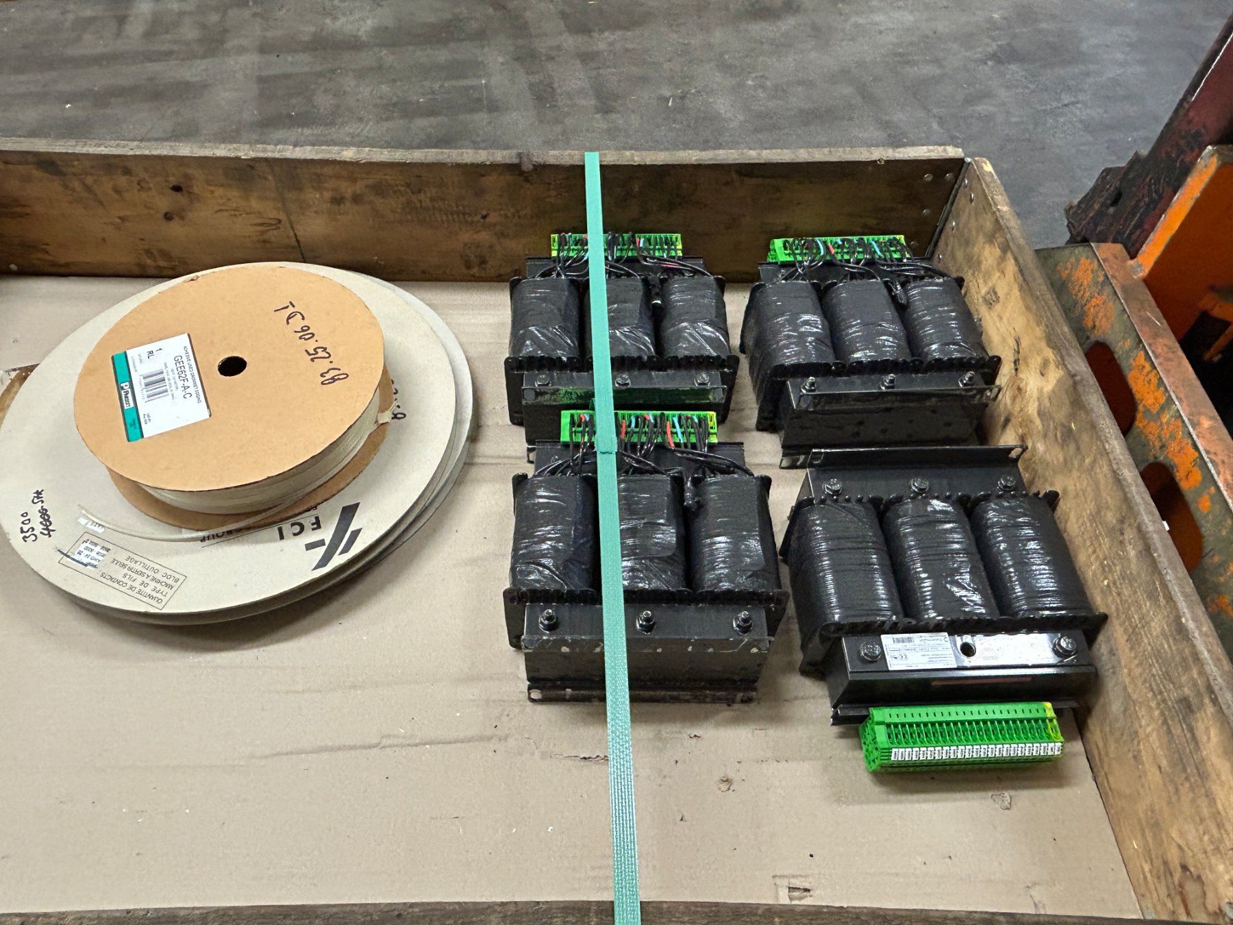 Elektronikbauteile: Posten Elektro Trafo und anderes Material – Neu und originalverpackt aus Zofingen von Maschinenfabrik