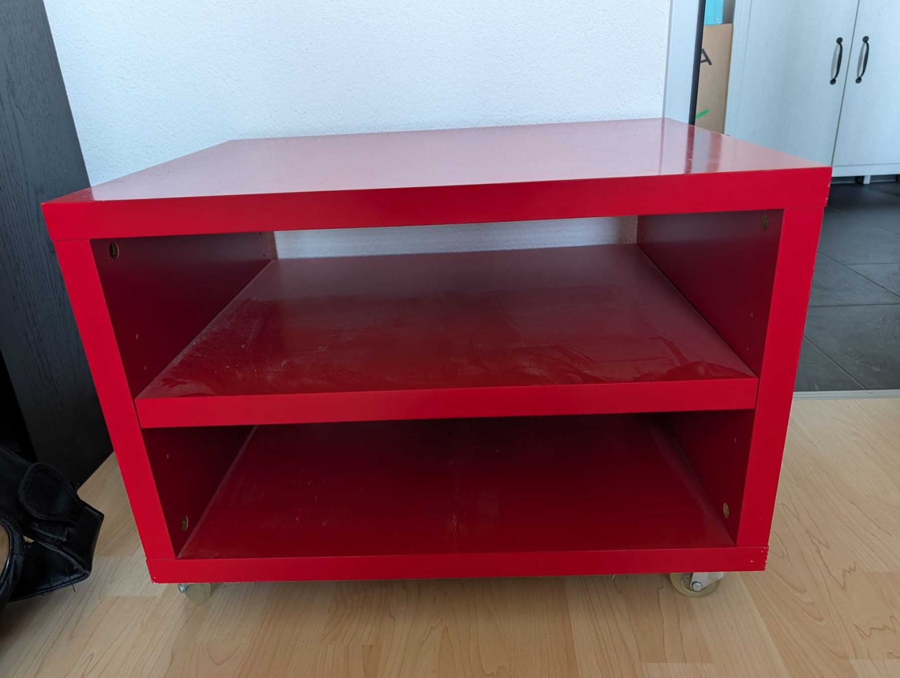Ikea Scaffali: Beistelltisch oder Regal auf Rädern, rot – Usato da Zollikofen venduto da ste_7bxv 1