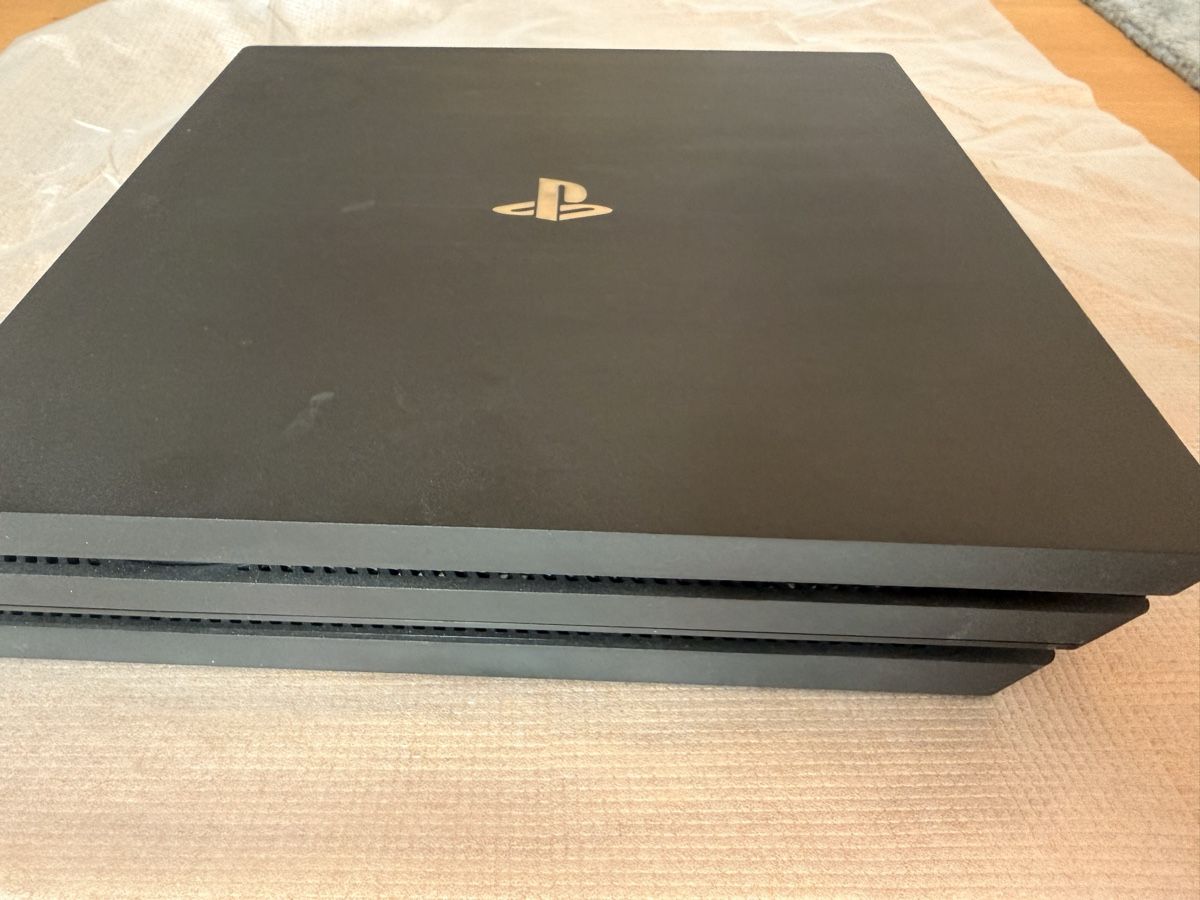 Sony Console: Sony PS4 Pro - 1 TB – Usato da Flaach venduto da SergeantKoebi 7