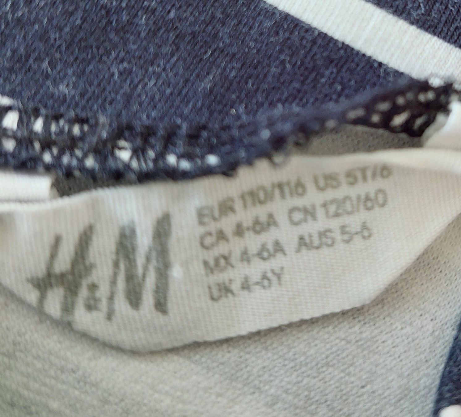 H&M Vestiti & Gonne: Kleid mit Kängurutasche Gr. 110 – Usato da Muri b. Bern venduto da rol_xtf8 2