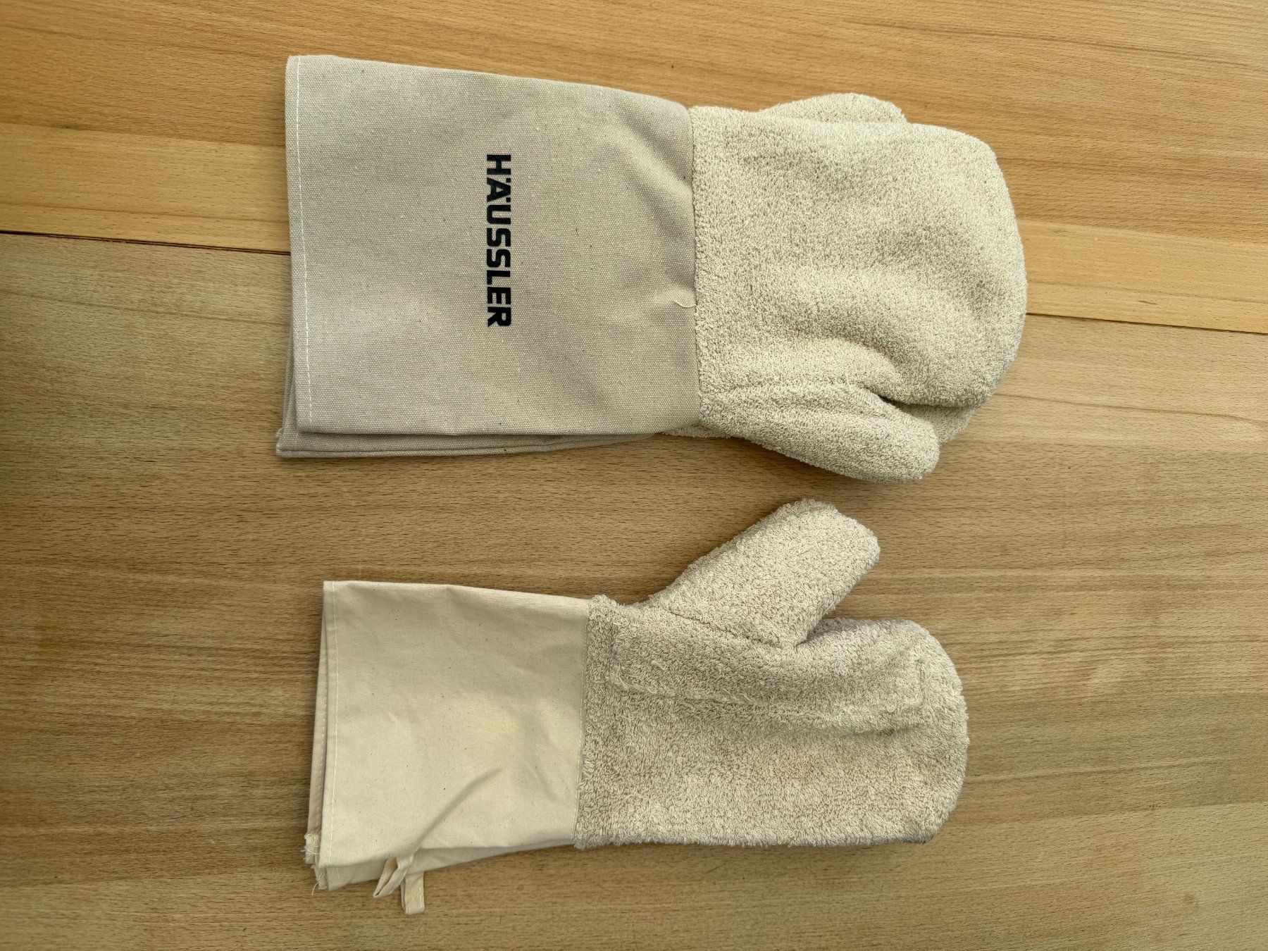 Moules à gâteaux: Backbleche und Handschuhe der Fa. Häussler – D'occasion à Laufen par winterbirne 1