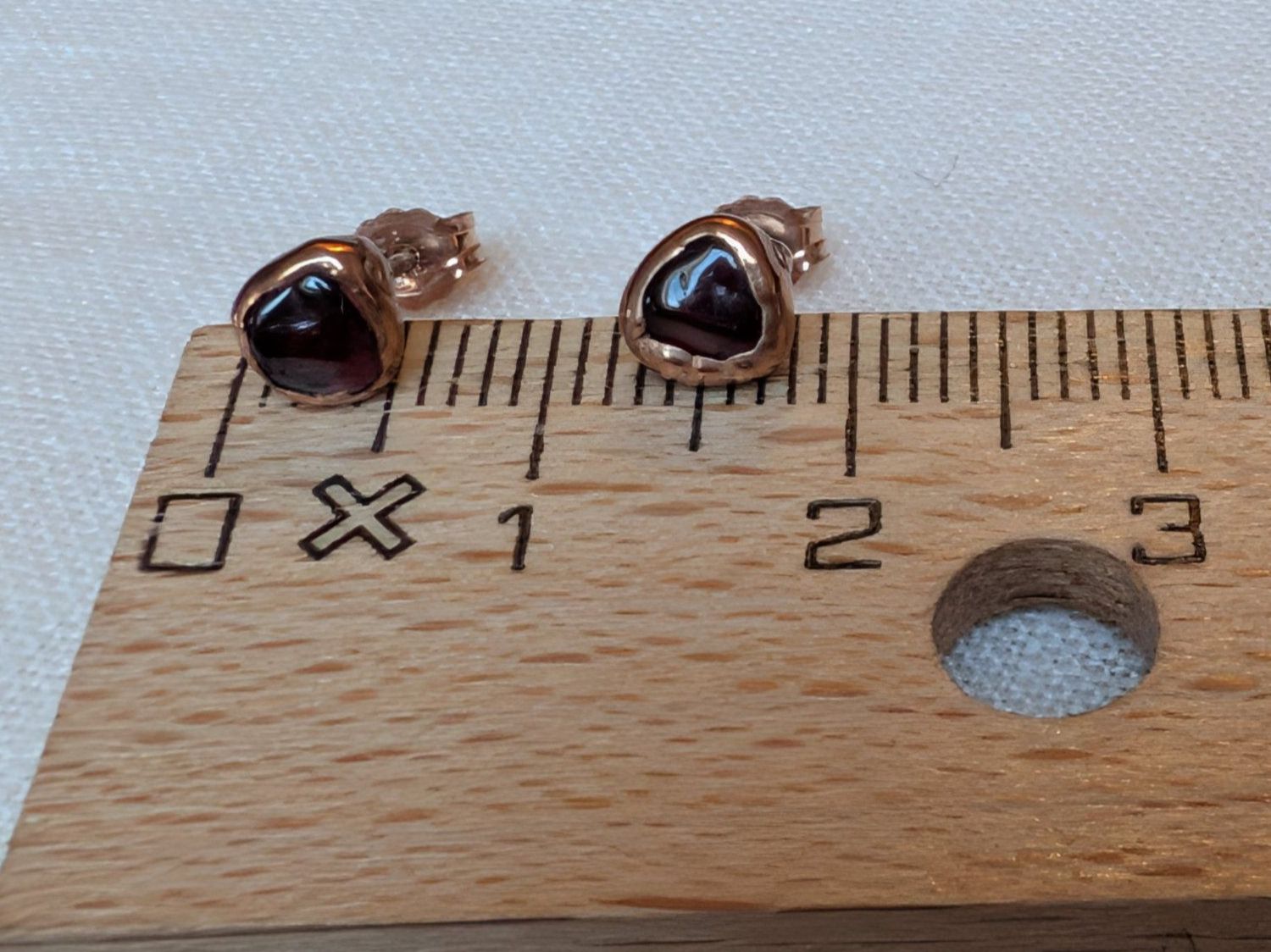 Orecchini pendenti & Orecchini a lobo: Roségoldene Ohrstecker mit Granat – Usato da Gempen venduto da DennisKl 4