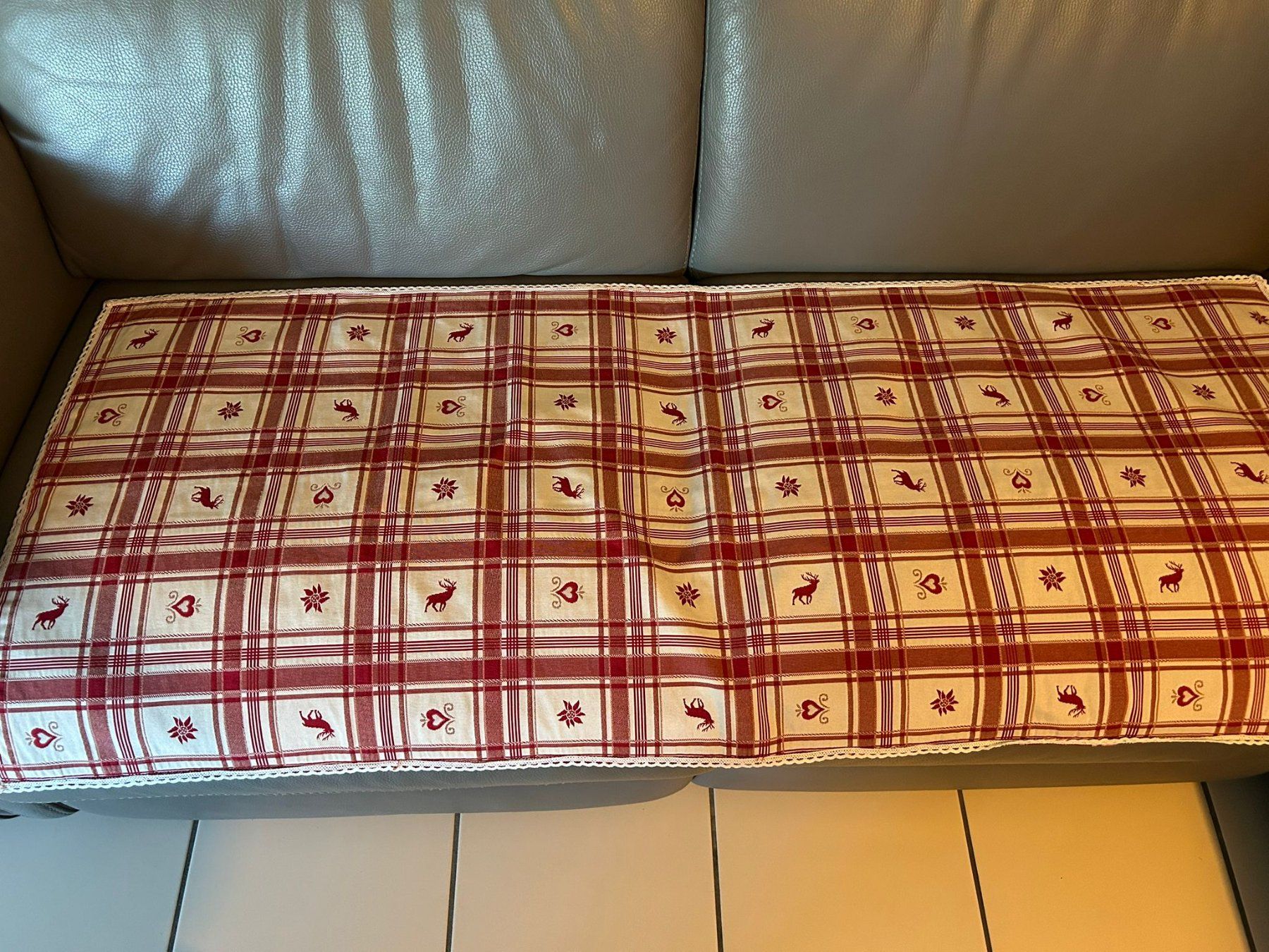 Sonstige Tischwäsche: Striscia da tavolo bianca e rossa 133x56 cm – Gebraucht aus Melano von H-Sara
