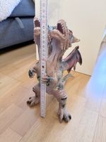 zweiköpfiger Drache aus Plastik
