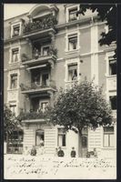 Foto-AK Bern, Bewohner vor dem Haus Beun