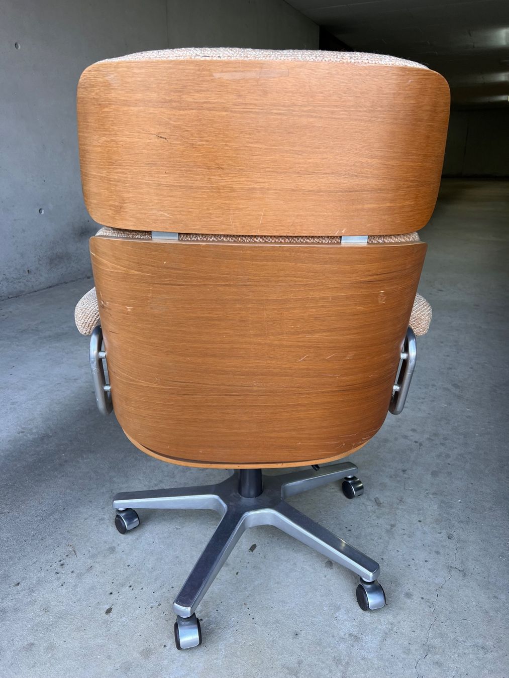Giroflex Poltrone: CHEFBÜROSESSEL - GIROFLEX Version des Eames Lounge Chairs. – Usato da Ermatingen venduto da DEESSEM 2