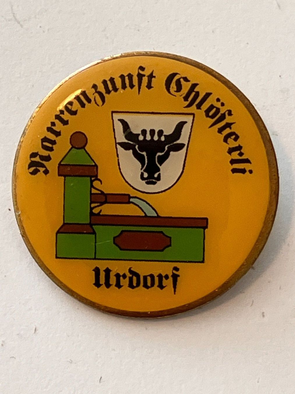 Placchette & Badge: 1 Anstecknadel Narrenzunft Schlöterli Urdorf – Usato da Basel venduto da djwwpp