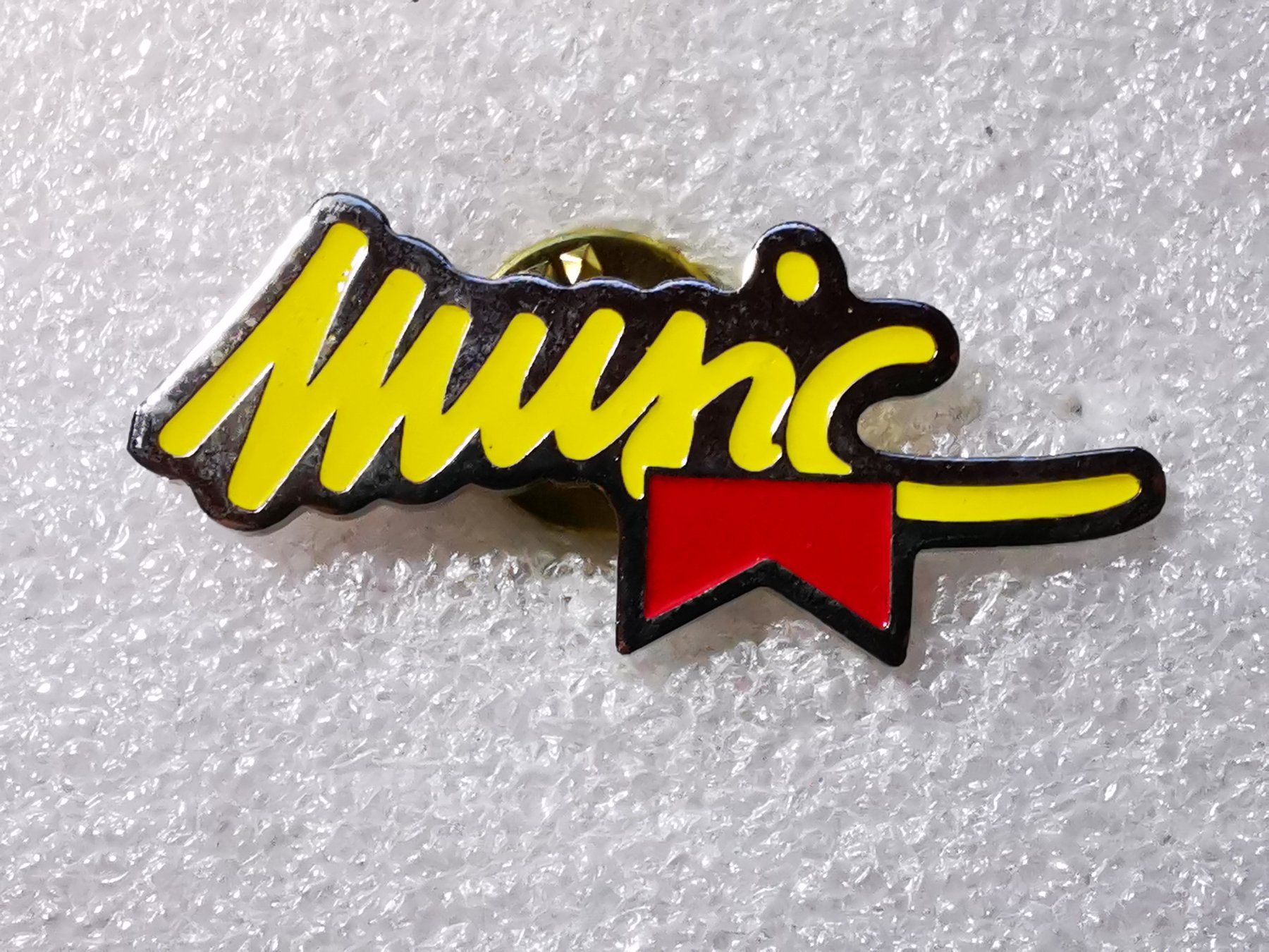 Placchette & Badge: Ansteckpin 35: Marlboro Music – Usato da Oppligen venduto da Pin-Fall-Shop