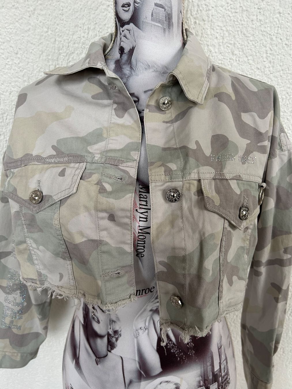 Bershka Giacche: Jeansjacke Camouflage XS – Usato da Dagmersellen venduto da sniff64