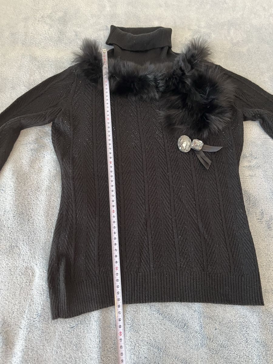 Maglioni & Felpe: Elegant black sweater with fur, S size. – Usato da Gümligen venduto da caron__ 4