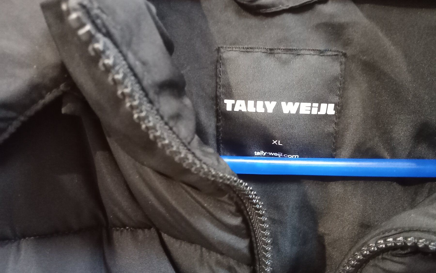 Lotti di vestiti: Jacke, Pullover, Weste und Mützen – Usato da Mollis venduto da 5903philipp 5