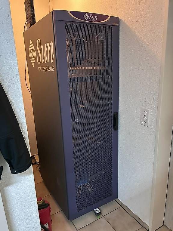 Racks & Cavalletti: Sun Microsystems Server Rack / Serverschrank, gebraucht – Usato da Au ZH venduto da Bus_Shop