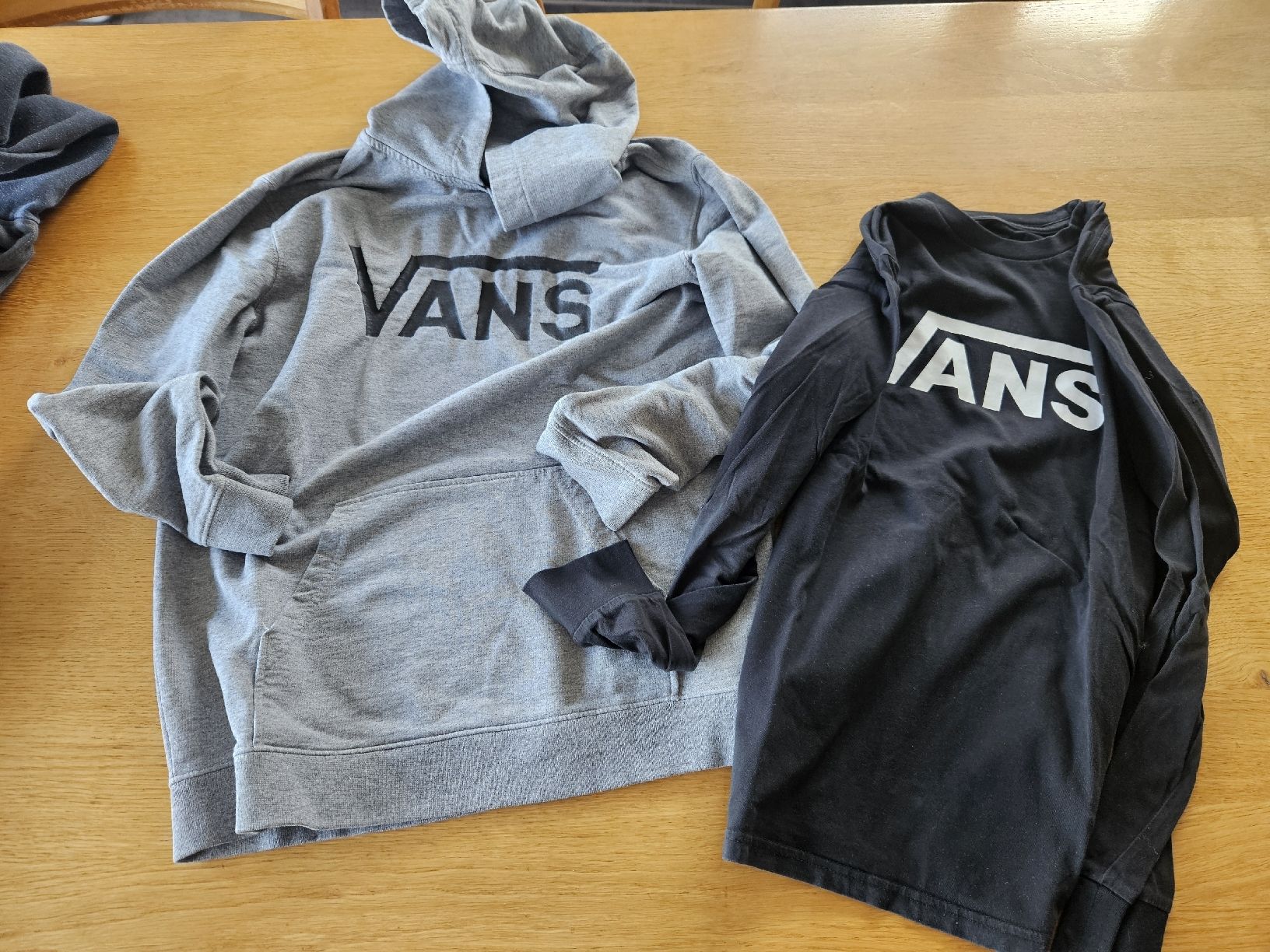 Vans Lotti & Set di vestiti: Pullover Vans Jack& Jones H&M – Usato da Rorschacherberg venduto da Oberhaupt79 1