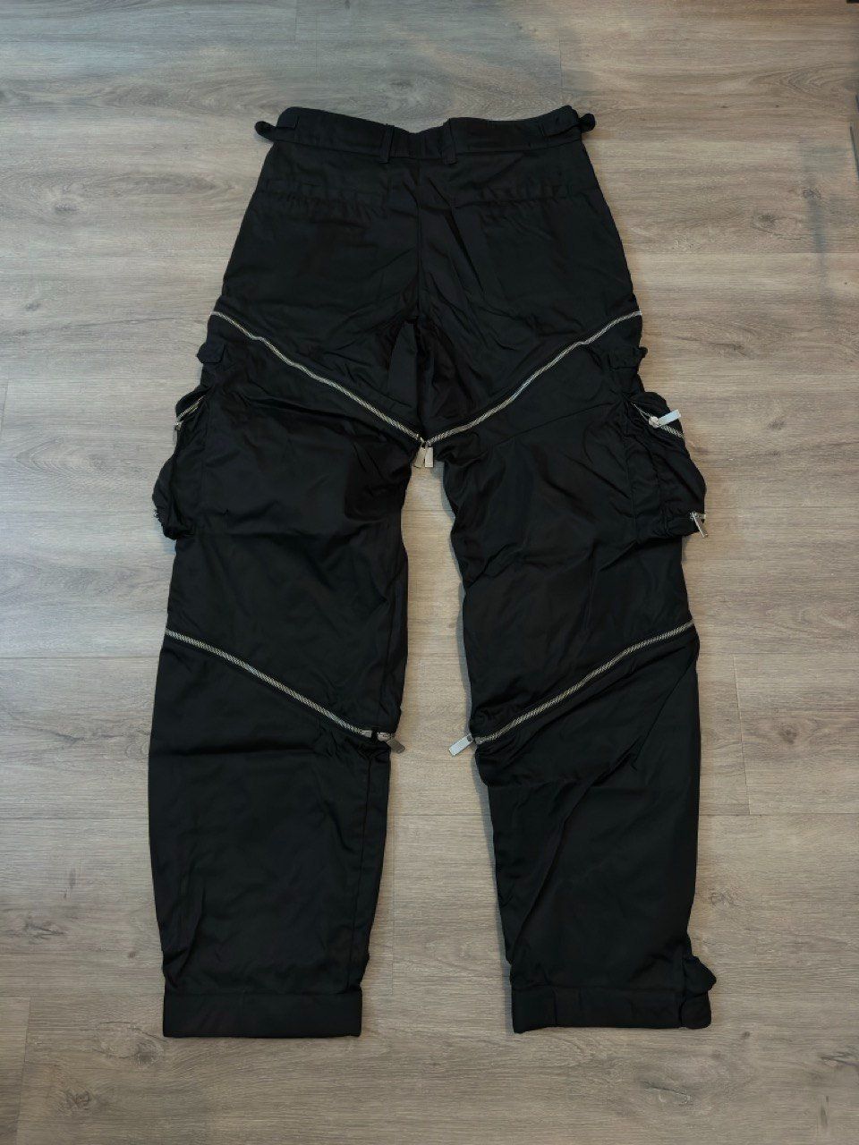 Off-White Pantaloni: Off-White Black Nylon Cargo Pants Size M Neu – Nuovo e nell'imballaggio originale da Wassen UR venduto da Mariianita 1