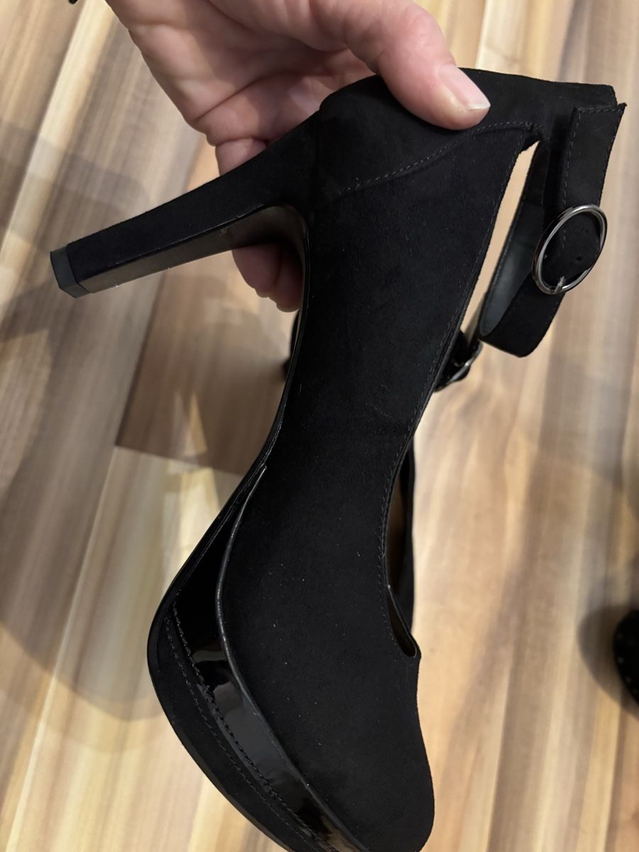 Scarpe da donna: Schwarze Stiletto,Grösse 40, Top! – Nuovo (secondo la descrizione) da Brittern venduto da Mi-rot 1