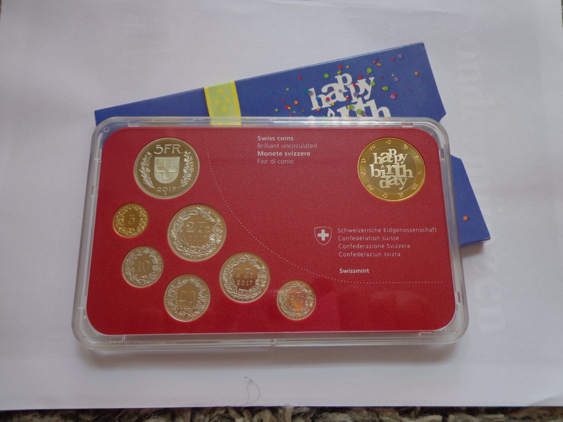 Tutti le monete: Münzsatz / Série 2017 Happy Birthday FDC – Nuovo e nell'imballaggio originale da Pully venduto da UCA01 1