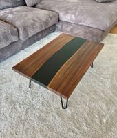 Couchtisch Nussbaumholz mit Epoxidharz handgefertigt