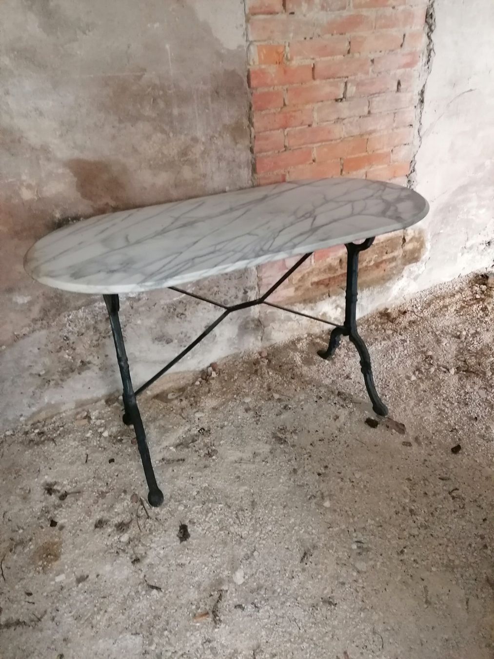 Tavoli: Marmortisch mit Gusseisenfuss.für Garten oder Balkon. – Usato da Biel / bienne venduto da Sarouch9 1