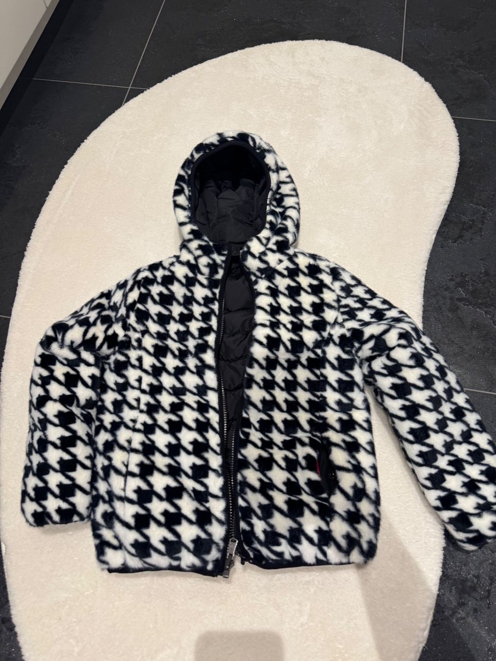 Vingino Jacken & Mäntel: Vingino wendbare Mädchenjacke, Gr. 128 – Gebraucht aus Dietikon von flu_5vzg 1