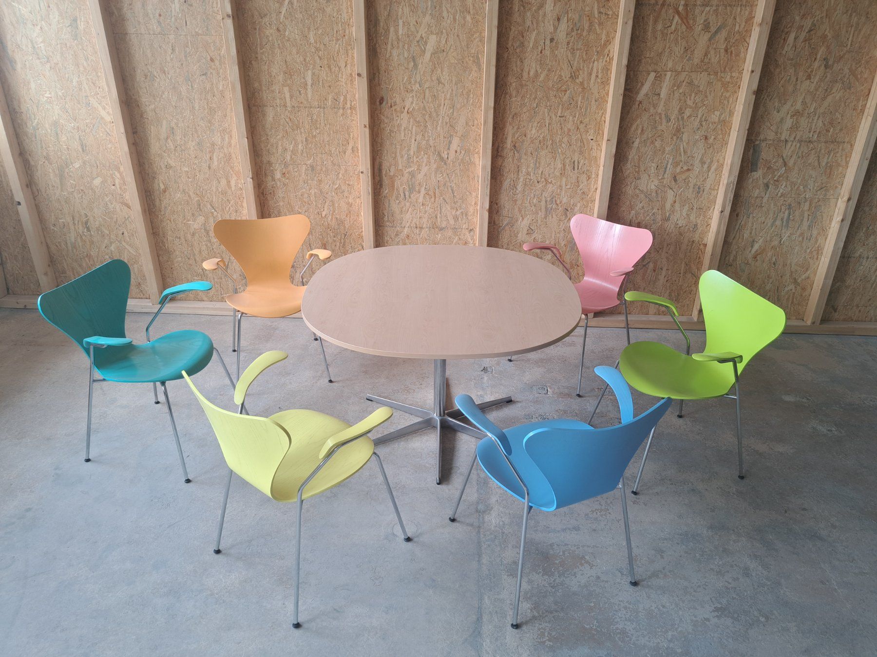 Set di tavolo e panche: Fritz Hansen Esstisch mit 6 Stühlen Designermöbel – Usato da Belp venduto da deal-now