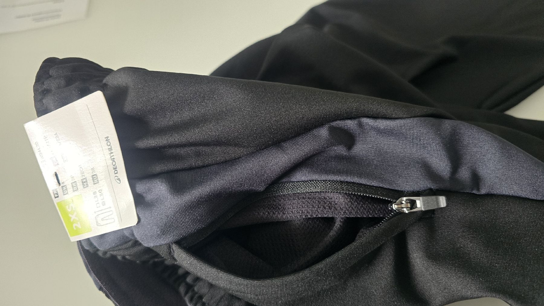 Decathlon Pantalons: jogging de foot 2xs neuf  – Neuf avec emballage d'origine à Estavayer-Le-Lac par zazadavidson 2