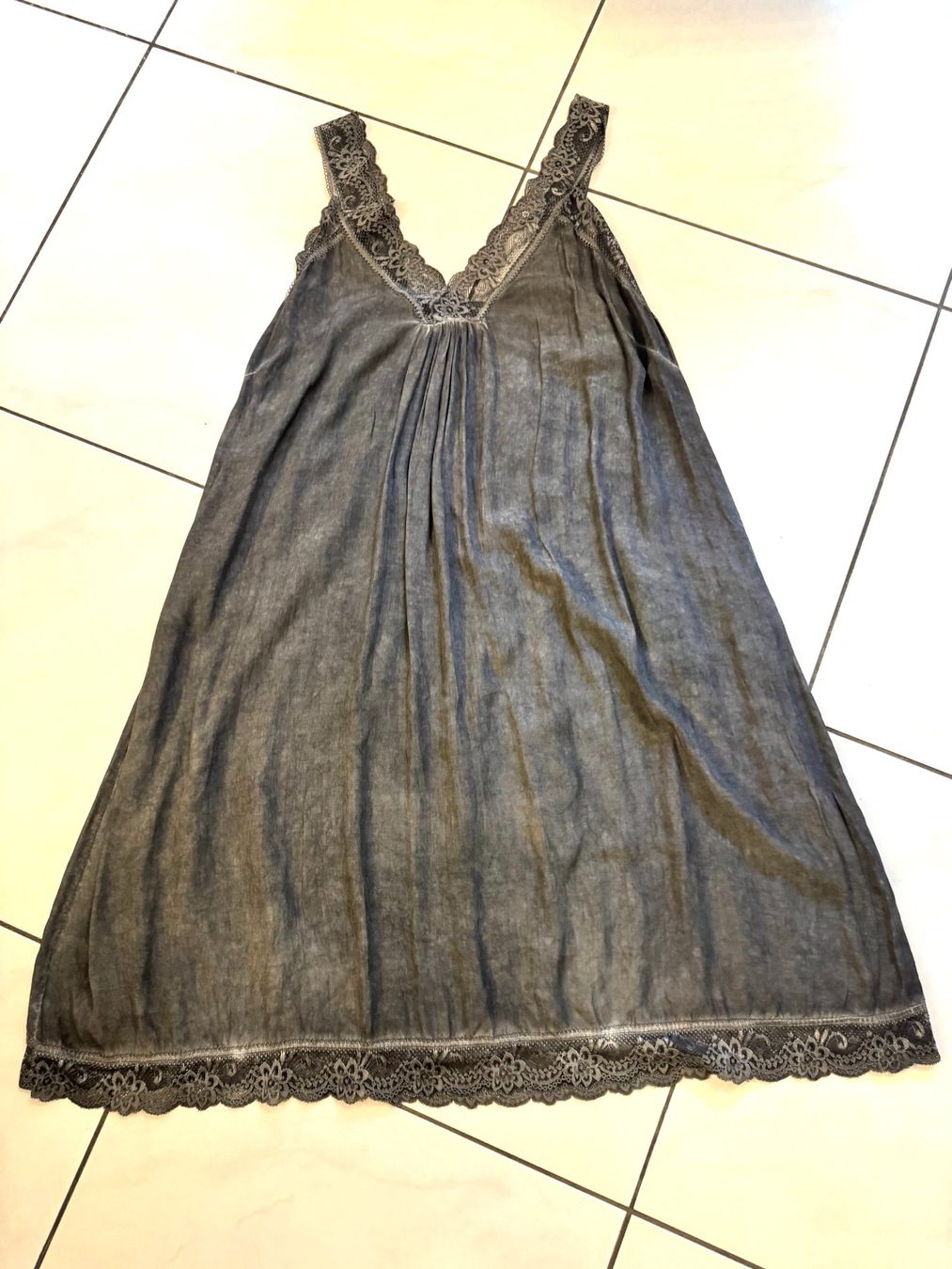 Vestiti: NEU: ITALY MODA Spitzenkleid - grau - One Size – Nuovo e nell'imballaggio originale da Maienfeld venduto da Fashion_2009