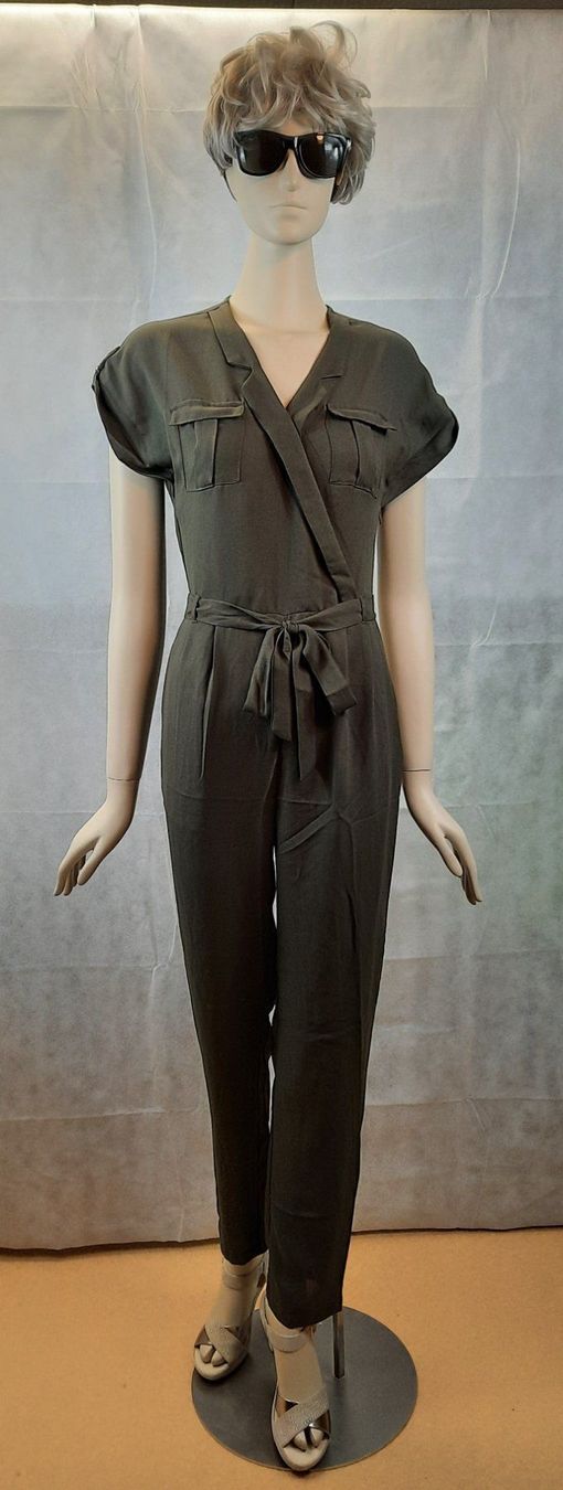Tute: VILA Jumpsuit V-Ausschnitt olive Gr. XS – Nuovo e nell'imballaggio originale da Seuzach venduto da VT-Collections1 1