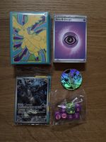 Glänzendes Pokémon TCG Set mit Zekrom, Hüllen, Würfeln