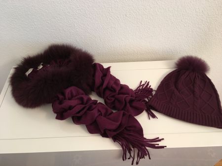 Silk & Cashmere: Schal & Mütze mit Fellbesatz