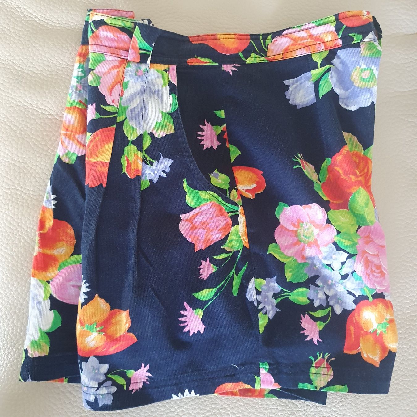 Pantaloni: Short fleuri -Ruse de femme - Gr. M – Usato da boudry venduto da Let_20 4