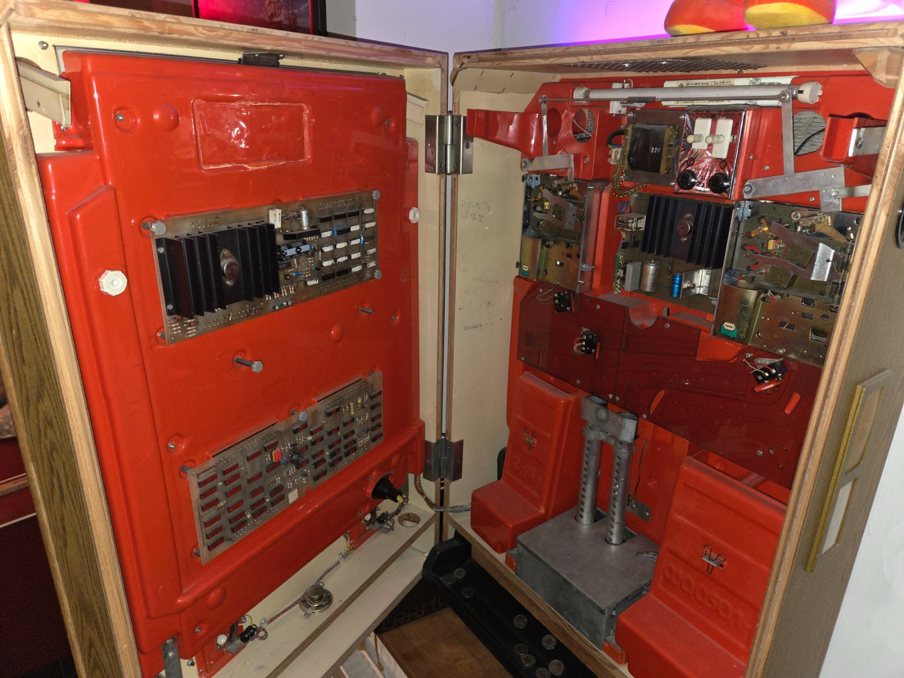 Slot Machine: Red Arrow Hellomat Automat – Usato da Ebnat-Kappel venduto da sim_7gzy 2