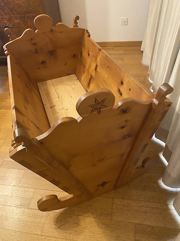Articoli in legno: Antike Wiege aus Echtholz  rustikal & dekorativ  – Usato da Steckborn venduto da sab_r2xl 3
