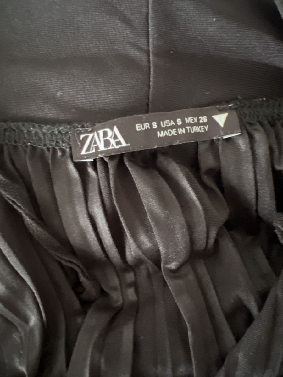 Zara Vestiti: Robe Zara noire taille S – Usato da Renens VD venduto da sar_bwz5 5