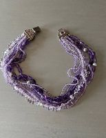 Top Halskette aus Amethyst Steinen und Süsswasserperlen