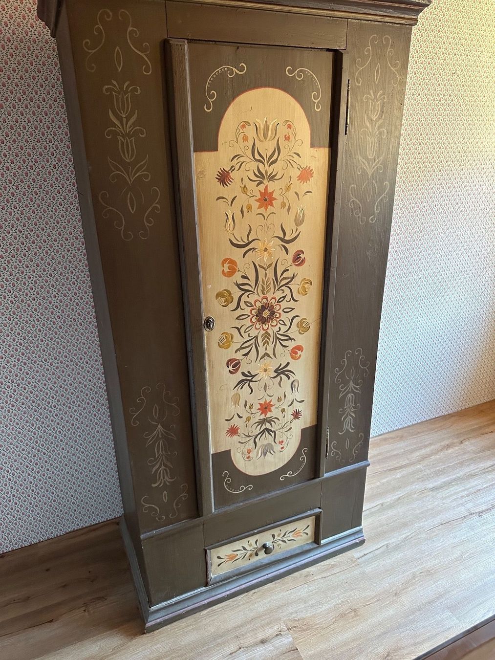 Armadi: Schrank Holz – Usato da Herisau venduto da Valentin6 1