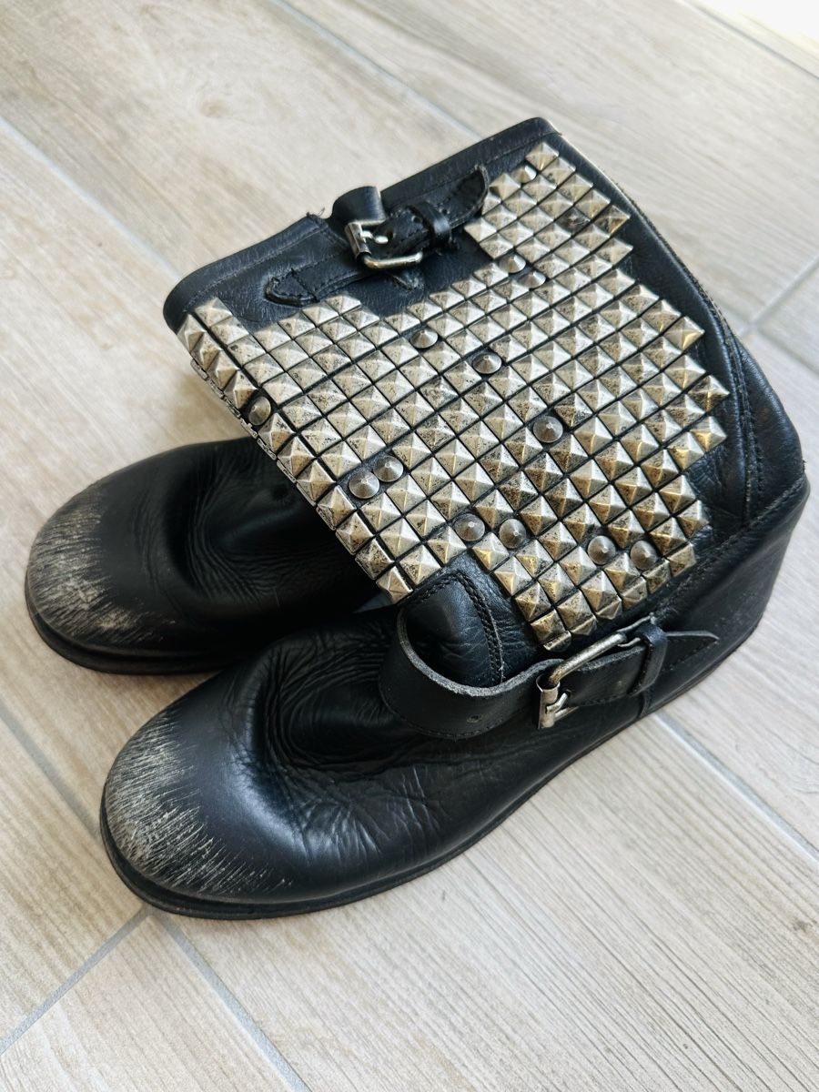 Scarpe da donna: Black Studded Leather Boots Size 40  – Usato da Vevey venduto da ledidream 1
